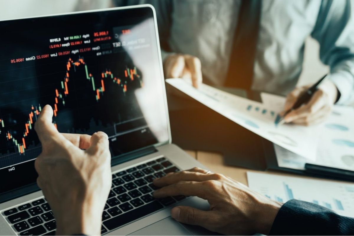 Cách mua cổ phiếu trên sàn trong nước và quốc tế