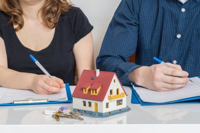 Công chứng thỏa thuận tài sản vợ chồng và những kiến thức pháp lý quan trọng cần biết 1 Công chứng thỏa thuận tài sản vợ chồng