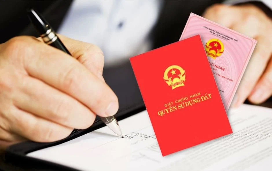 Ông bà sang tên sổ đỏ cho cháu 2 Nên tặng cho hay chuyển nhượng sổ đỏ cho cháu
