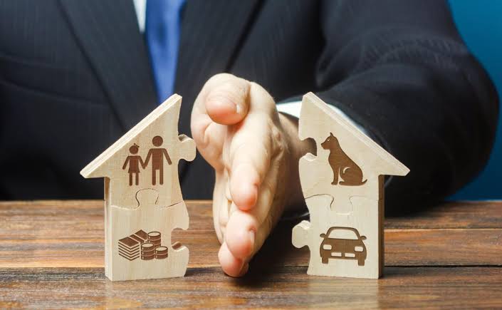 Tranh chấp nhà đất khi ly hôn và hướng dẫn giải quyết 2 Nhà đứng tên một người có phải chia
