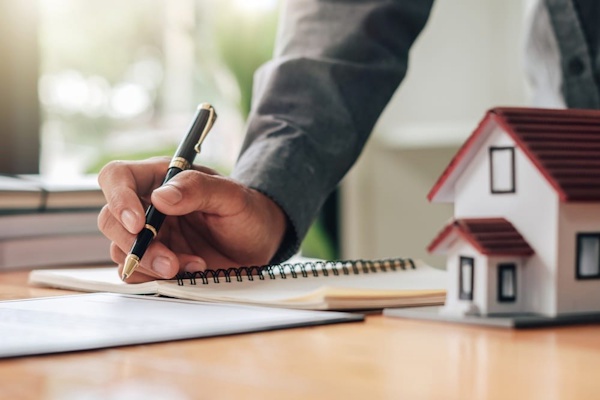 Ủy quyền cho người thân làm sổ đỏ: Hướng dẫn quy trình và thủ tục pháp lý chi tiết 2 Ai được nhận ủy quyền