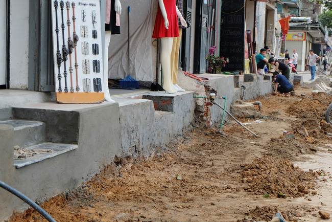 Bậc tam cấp lấn đất