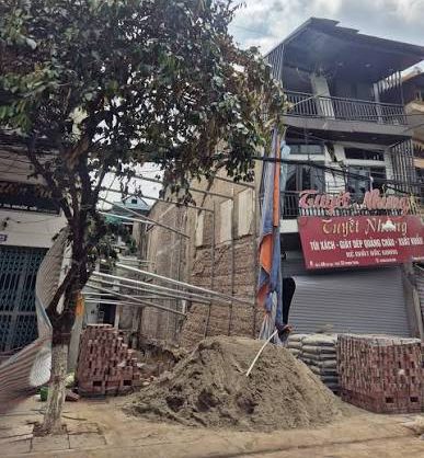 Đào móng làm nứt nhà hàng xóm