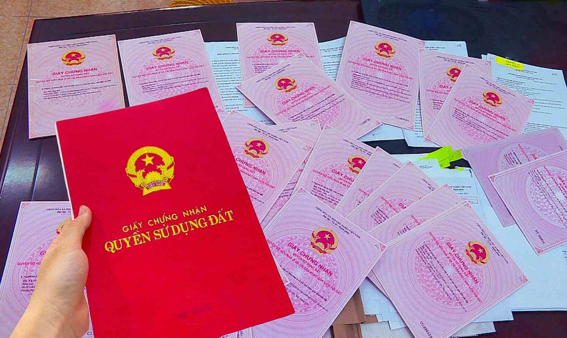Sổ đỏ chồng lấn đất nên làm gì